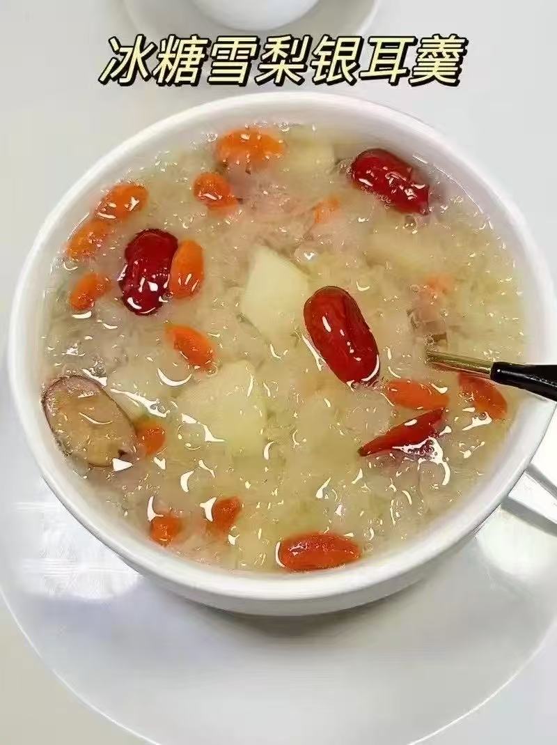 冰糖雪梨银耳莲子耳羹