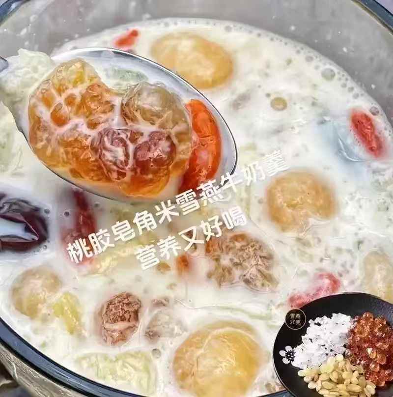 桃胶雪燕皂角米炖牛奶